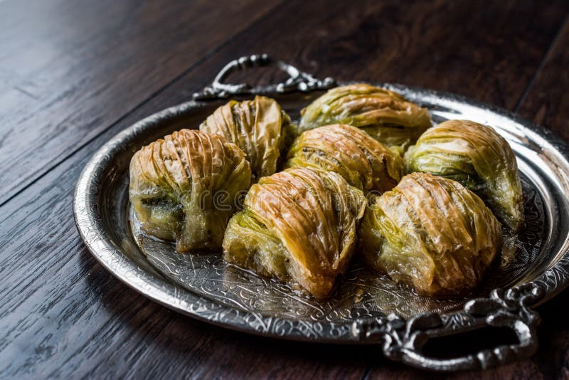 Turkish Midye Baklava Mussel Shape Baklawa With Green Pistachio Powder