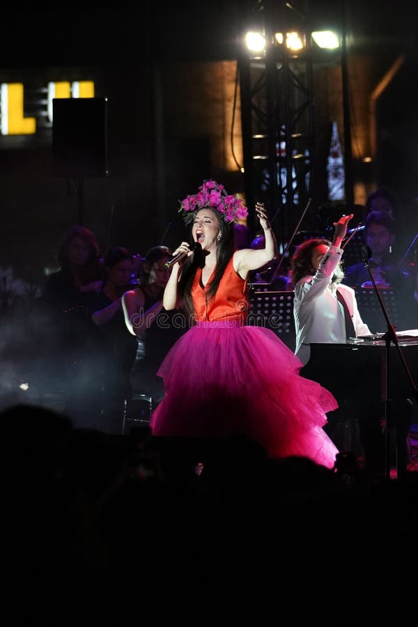 Turkish Singer Karsu Donmez Concert in Istanbul, Turkiye Editorial ...