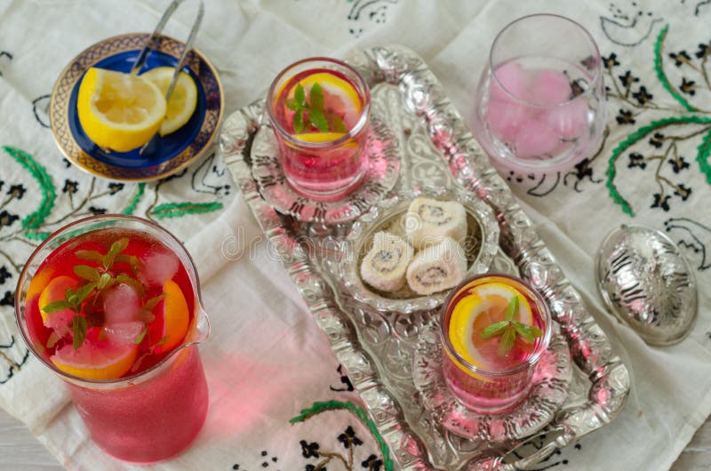 Turkisk fröjd och turkisk traditionell ottomanramadan sorbet arkivbild Turkisk fröjd och turkisk traditionell ottomanramadan sorbet arkivbild