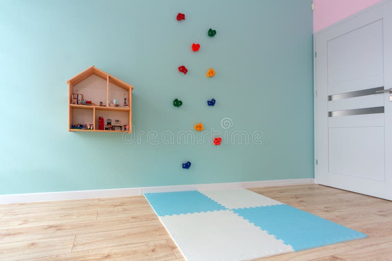 Sala De Jogos Para Crianças Com Bolas Coloridas E Uma Lâmina De Plástico .  Panorama Cilíndrico 360 Imagem de Stock - Imagem de sala, textura: 177543037