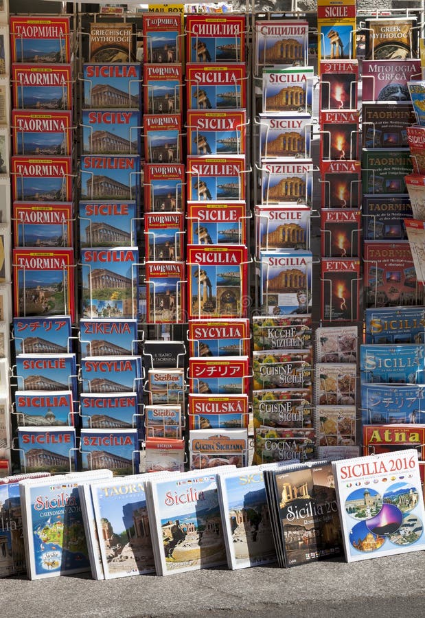 Turystyczny przewdonik Sicily w Taormina Włochy zdjęcie stock Turystyczny przewdonik Sicily w Taormina Włochy zdjęcie stock