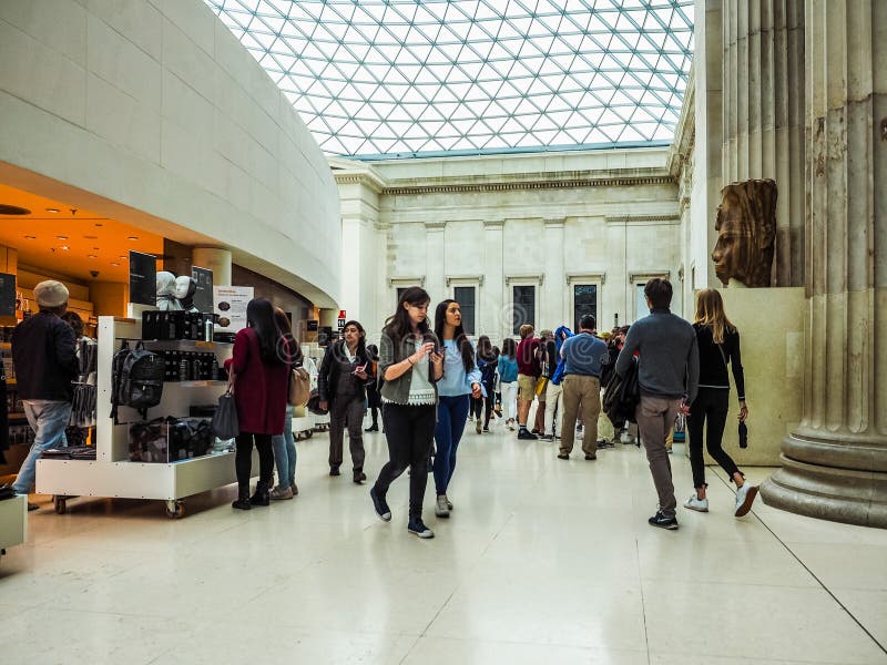 Turyści przy British Museum w Londyn, hdr obraz royalty free Turyści przy British Museum w Londyn, hdr obraz royalty free
