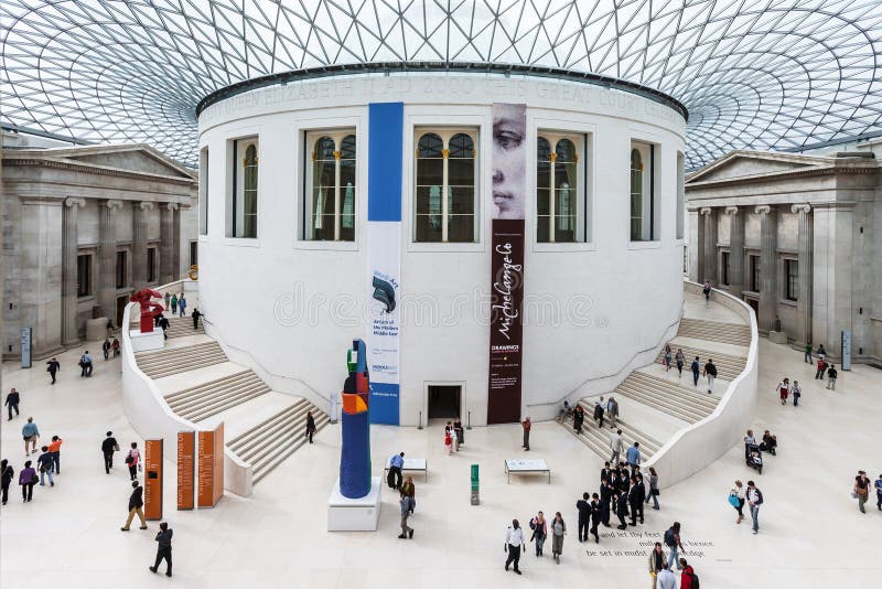 Turyści w Wielkim sądzie British Museum Londyn, Engla zdjęcie royalty free