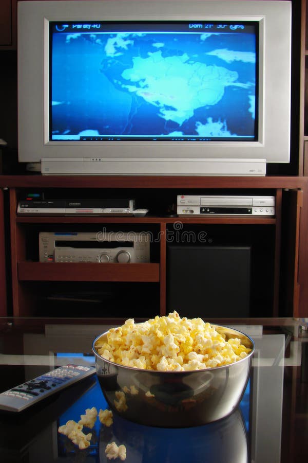 TV en popcorn royalty-vrije stock foto TV en popcorn royalty-vrije stock foto