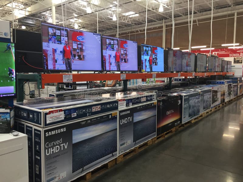 TV op Vertoning in een Costco-Opslag royalty-vrije stock afbeelding TV op Vertoning in een Costco-Opslag royalty-vrije stock afbeelding
