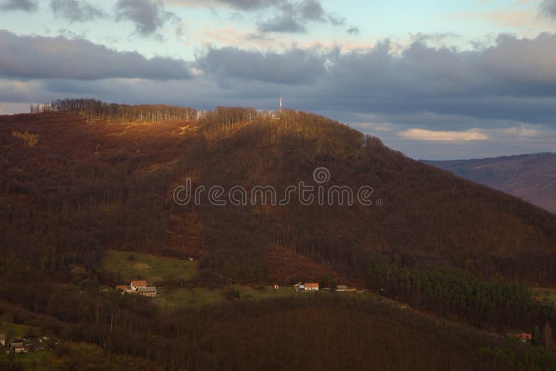 Televizní věž na vrcholu kopce, Slovensko