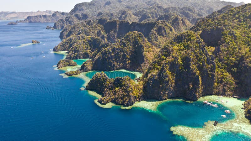 Tvilling- lagun i Coron, Palawan, Filippinerna Berg och hav royaltyfria foton Tvilling- lagun i Coron, Palawan, Filippinerna Berg och hav royaltyfria foton