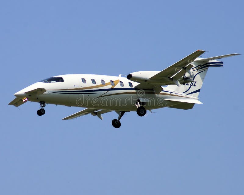 tvilling- motor för flygplaninställningstidningsankor royaltyfria foton tvilling- motor för flygplaninställningstidningsankor royaltyfria foton