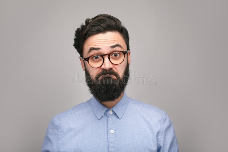 Tvivelaktigt hipster i exponeringsglas arkivbild Tvivelaktigt hipster i exponeringsglas arkivbild
