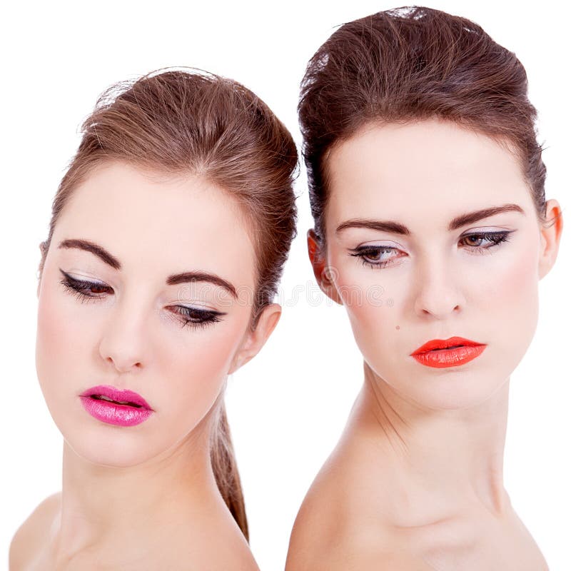 Två isolerade härliga flickor med colorfullmakeup fotografering för bildbyråer Två isolerade härliga flickor med colorfullmakeup fotografering för bildbyråer