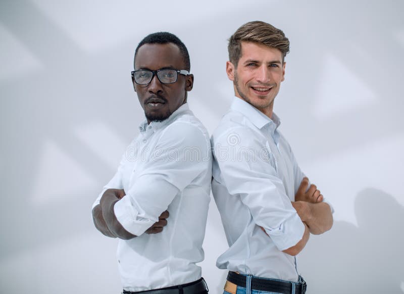 Twee jonge partners die zich rijtjes bevinden royalty-vrije stock afbeeldingen Twee jonge partners die zich rijtjes bevinden royalty-vrije stock afbeeldingen