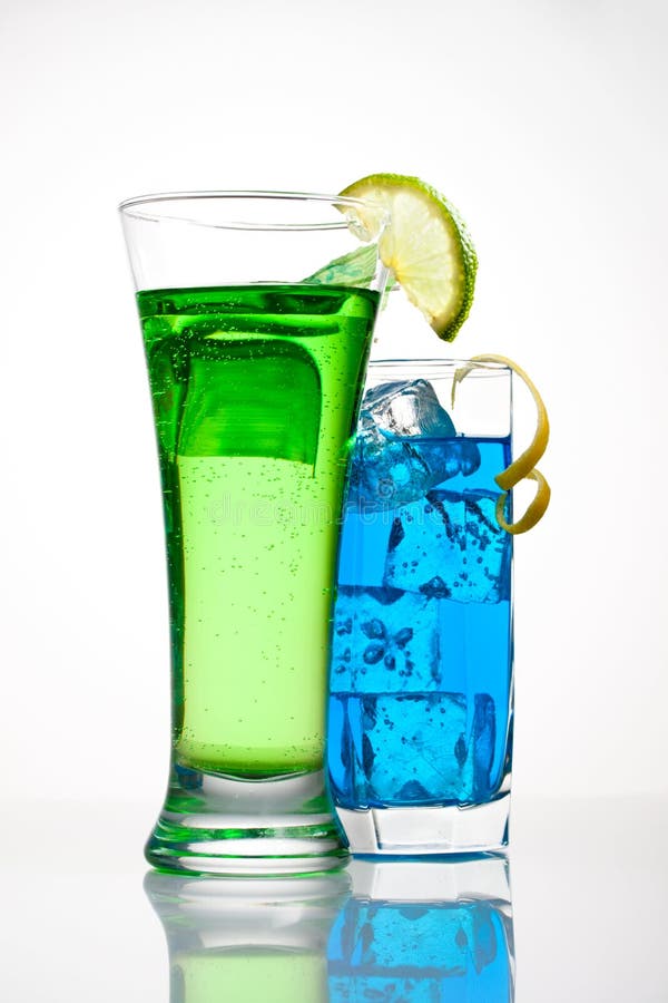 Twee koude cocktails royalty-vrije stock afbeeldingen