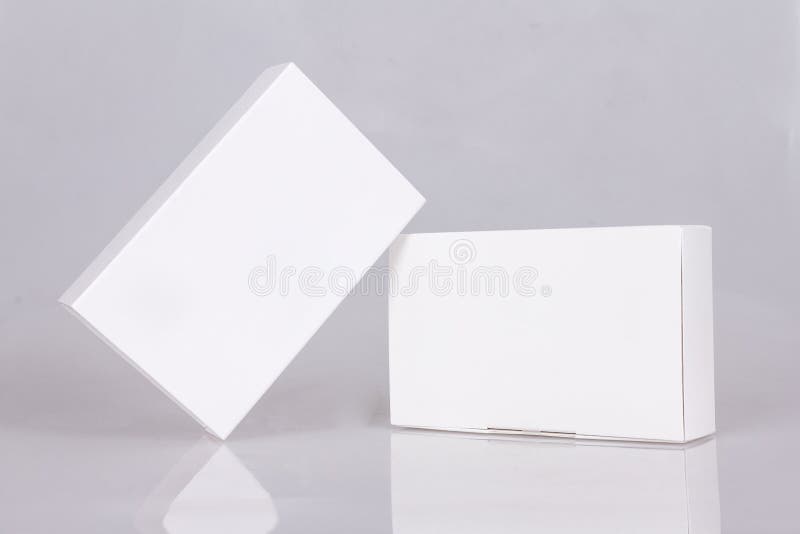 Twee lange witte dozen Model klaar voor uw ontwerp Doosperspectief Het malplaatje van de doos Doos lege spatie royalty-vrije stock foto Twee lange witte dozen Model klaar voor uw ontwerp Doosperspectief Het malplaatje van de doos Doos lege spatie royalty-vrije stock foto