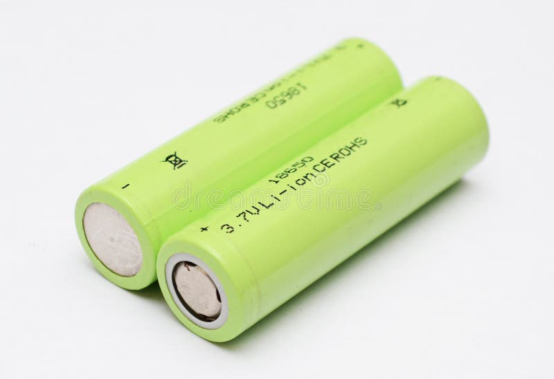 Twee lithium-ion oplaadbare batterijen Cellen type 18650 flat-pole