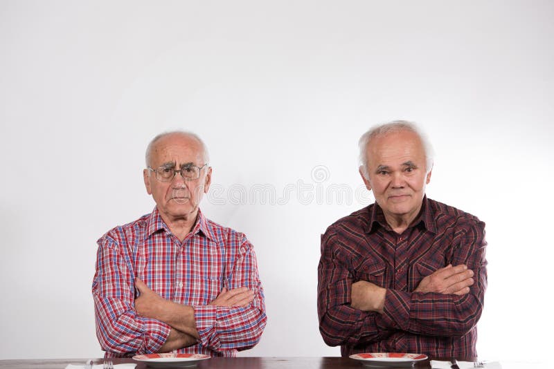 Twee mensen met lege platen royalty-vrije stock fotografie Twee mensen met lege platen royalty-vrije stock fotografie