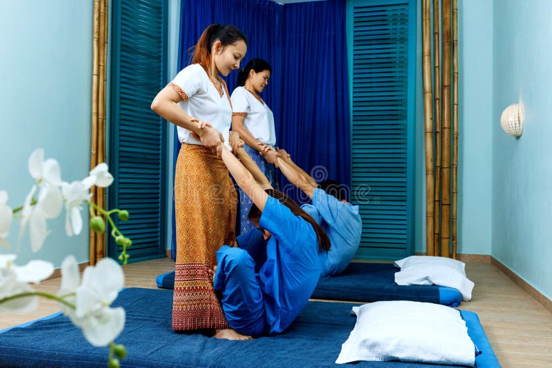 Paar Die Erotische Massage In Slaapkamer Doen Stock Foto Afbeelding