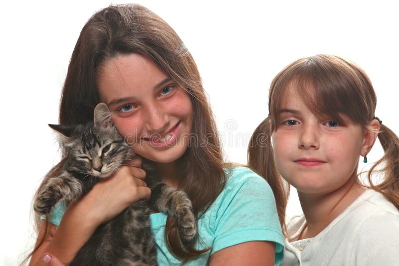 Twee Zusters die Hun Jong Katje houden royalty-vrije stock foto's