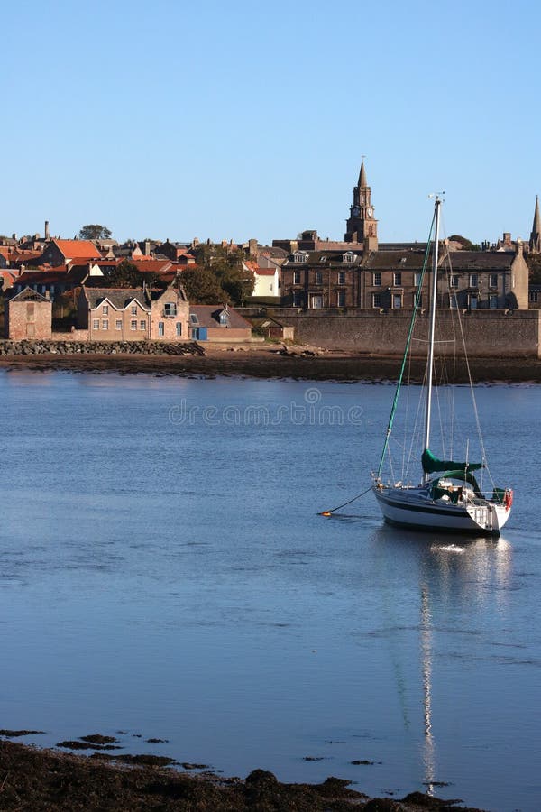 Tweed del río y Berwick-sobre-tweed de Tweedmouth imagen de archivo libre de regalías Tweed del río y Berwick-sobre-tweed de Tweedmouth imagen de archivo libre de regalías
