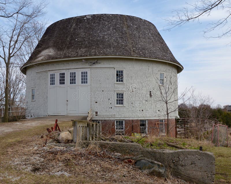 twenty-acre-dairy-barn-early-spring-picture-round-university-illinois-urbana-illinois-designed-51612606.jpg