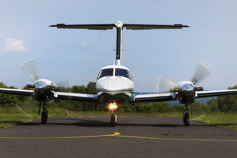 23 Twin Engine Aircraft Flight Free Stock Photos StockFreeImages 23-twin-engine-aircraft-flight-free-stock-photos-stockfreeimages