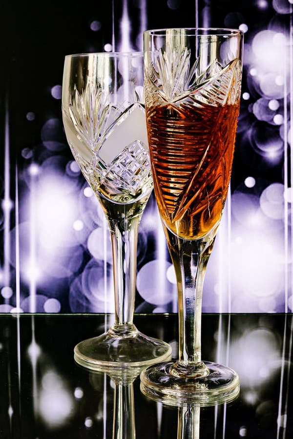 https://thumbs.dreamstime.com/b/two-beautiful-crystal-glasses-thin-stem-wine-glass-holiday-table-139272983.jpg