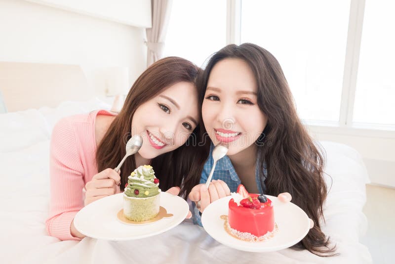 Two beauty woman eat cake