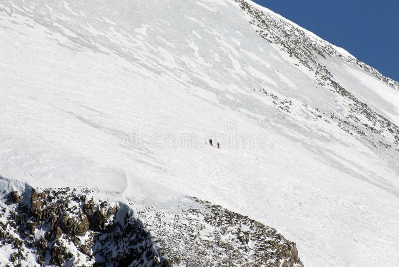 Two climbers go in a mountain