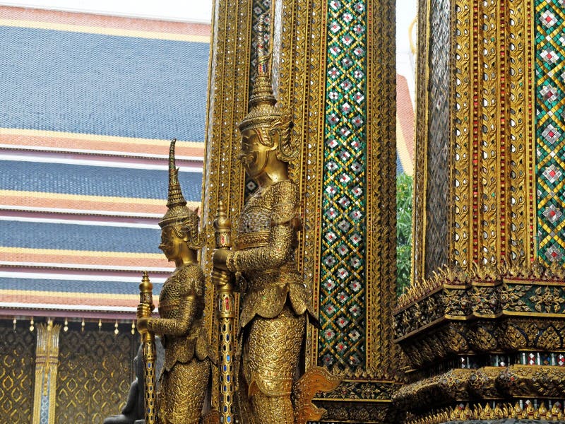 Two Giants in front of The Door of Grand Temple stock photography Two Giants in front of The Door of Grand Temple stock photography