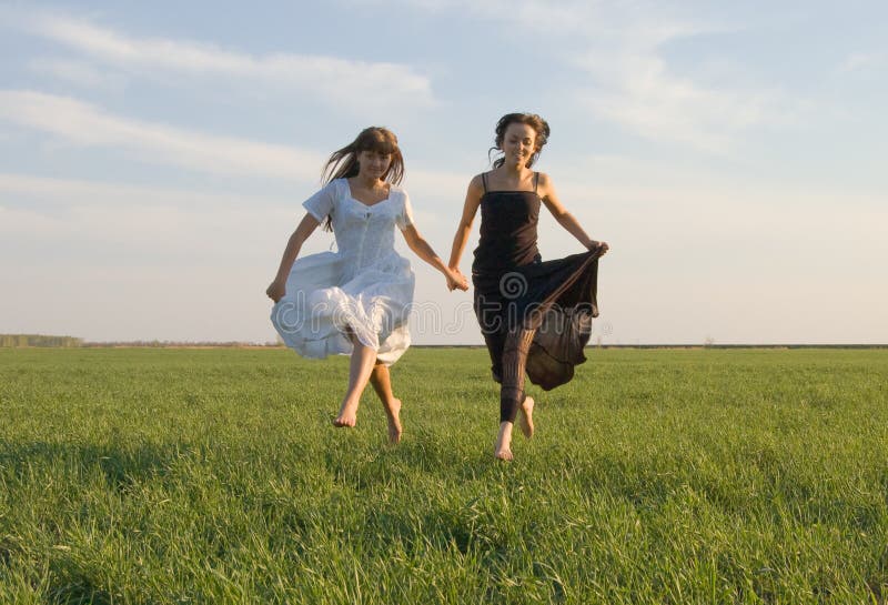 2 girls running