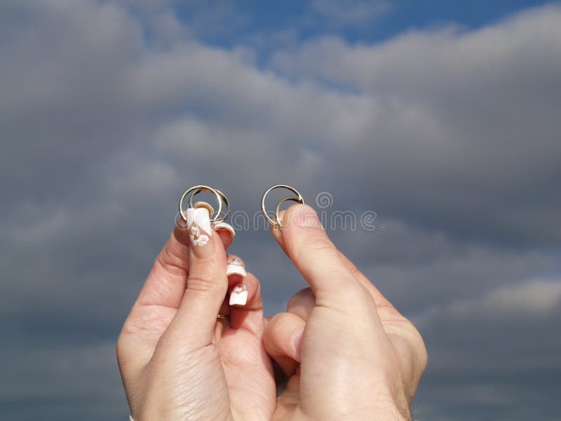 Two Hands whith wedding rings