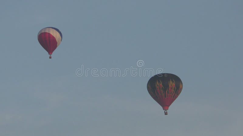 Two hot air balloons in 4K