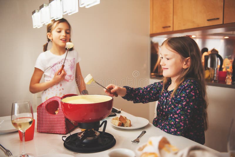 Kids eating fondue stock photography Kids eating fondue stock photography