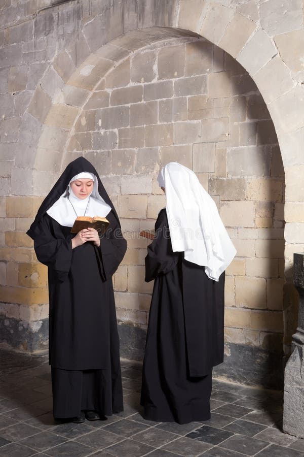 medieval nun habit