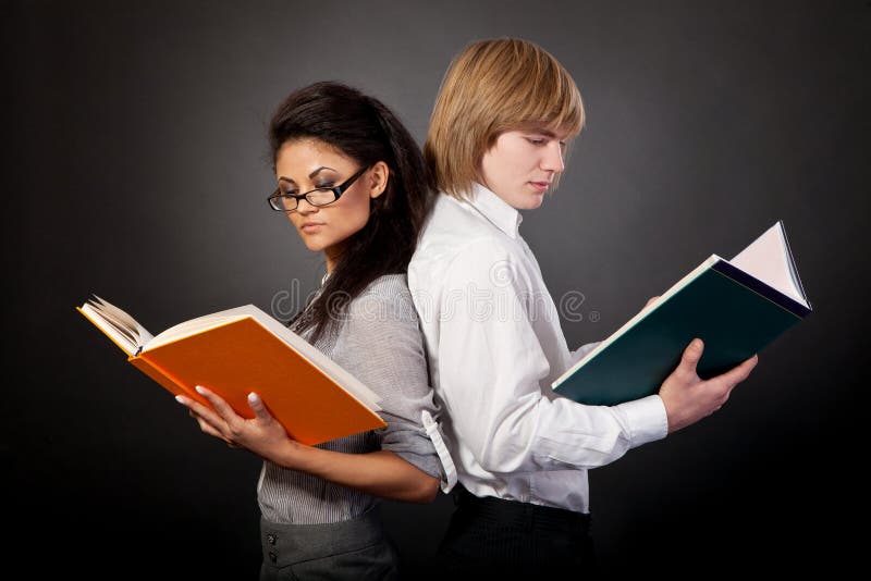 Его студентка читать. Картинка студент читает книгу. Couple of books. Как читают студенты.
