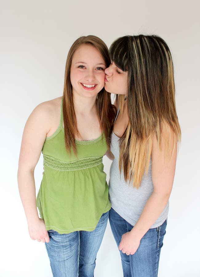 girls kissing pics Teen Dama recommends Filipino dating site in singapore