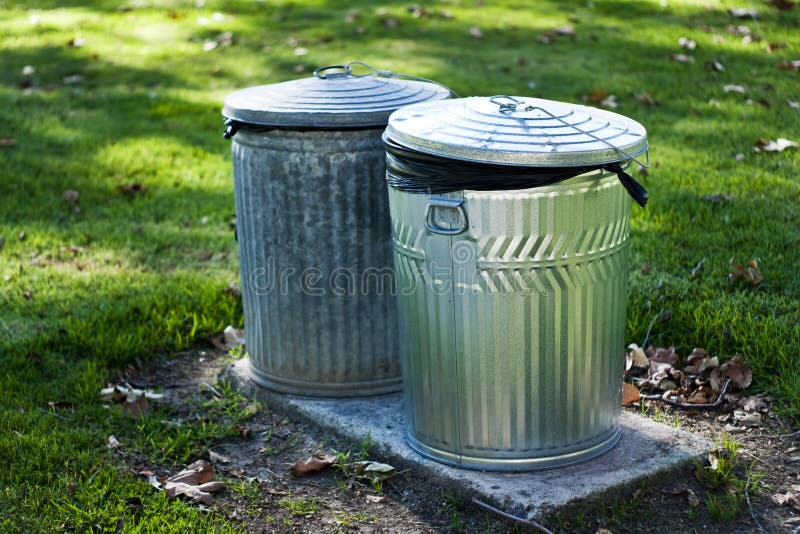 https://thumbs.dreamstime.com/b/two-trash-cans-park-18323696.jpg