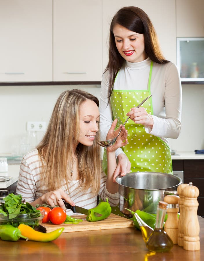 https://thumbs.dreamstime.com/b/two-women-cooking-something-together-them-kitchen-39290323.jpg