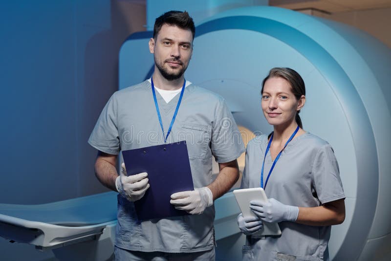 Radiologist Uniform Standing Mri Machine Stock Photos Free & Royalty