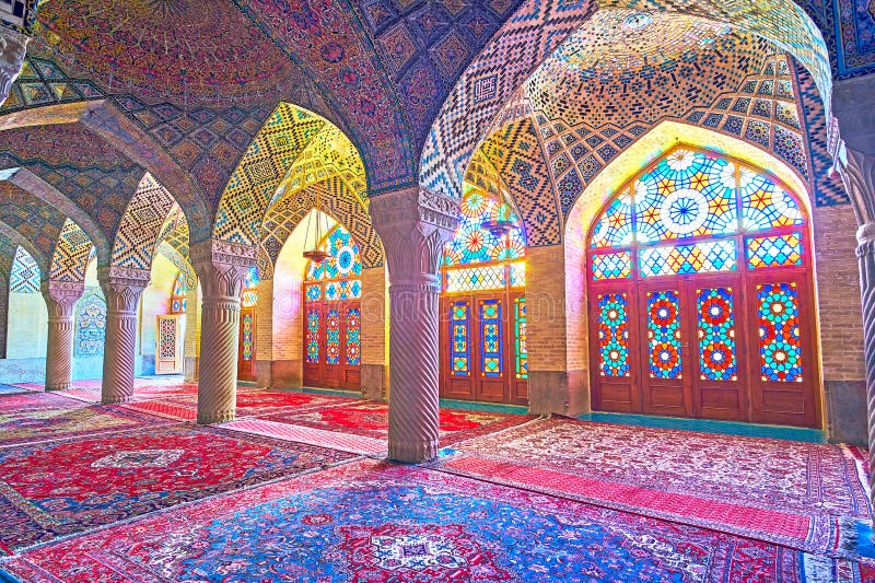 Tyck om islamisk arkitektur av den Nasir Ol-Molk moskén i Shiraz, Ir