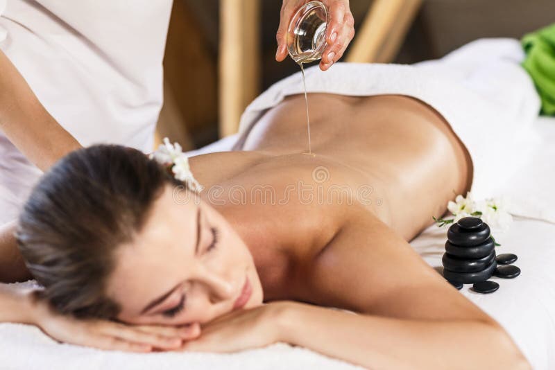 tycka om massagekvinnan arkivfoto tycka om massagekvinnan arkivfoto
