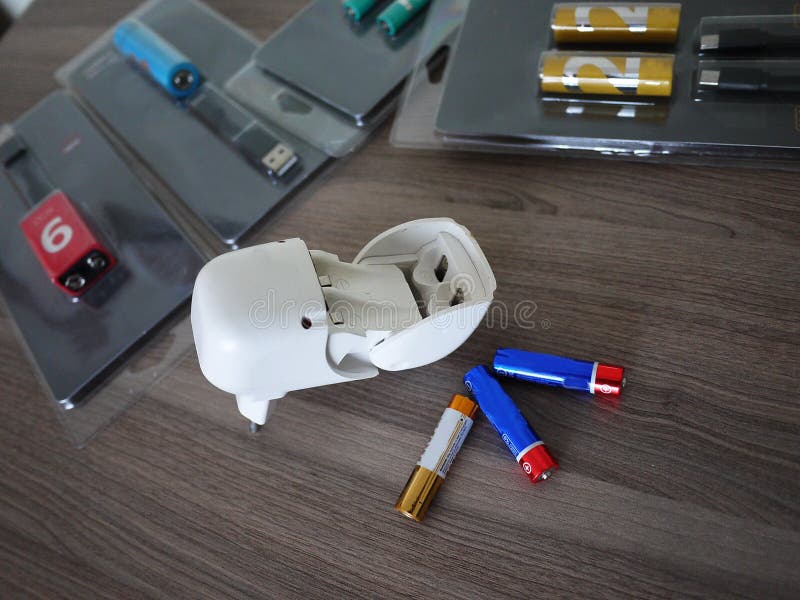 Type de batteries d'aa Détails et plan rapproché intérieurs photos libres de droits Type de batteries d'aa Détails et plan rapproché intérieurs photos libres de droits