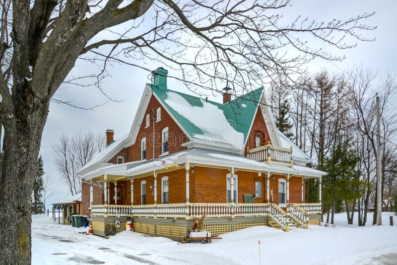 White House on the cliff stock image. Image of rock, quebec 4109613