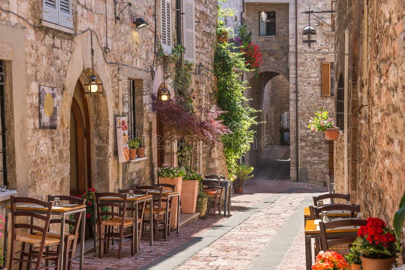 Typisch Italiaans restaurant in de historische steeg