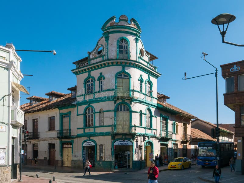 Typisch koloniaal paleis van het historische centrum Cuenca Ecuador stock afbeelding Typisch koloniaal paleis van het historische centrum Cuenca Ecuador stock afbeelding