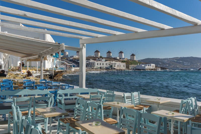 Typisch Restaurant en Panorama aan Mykonos, Cycladen, Griekenland