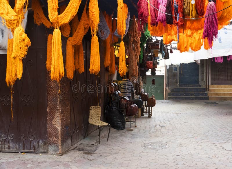 blozen Oxideren Menagerry Kleurrijke Textiel, Geweven Dekens En Matten Op Vertoningsn Openluchtmarkt  in Katmandu, Nepal Redactionele Stock Afbeelding - Image of industrie,  koop: 103194274