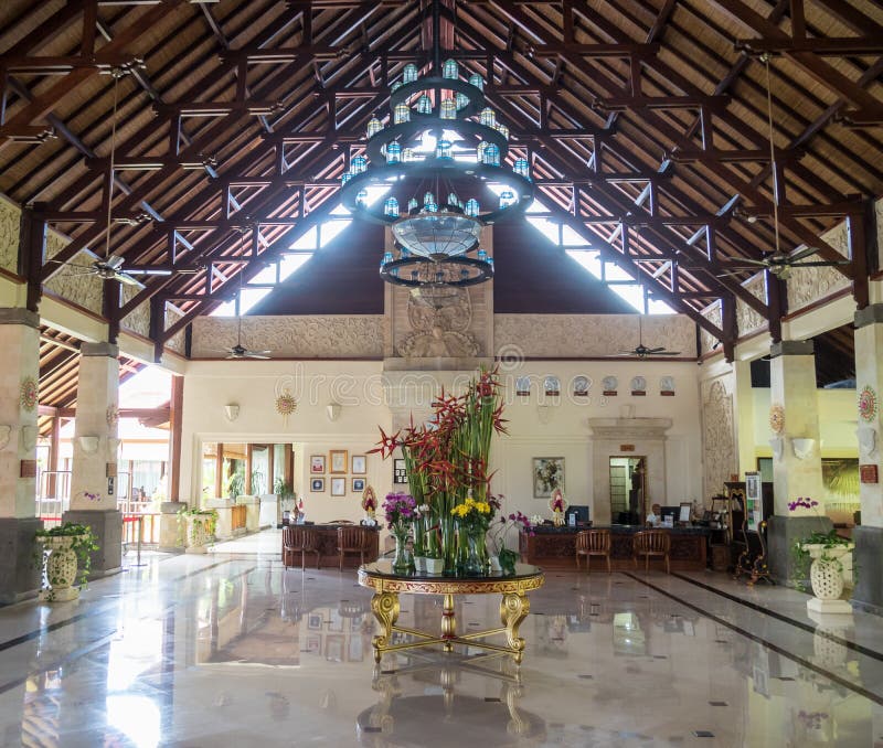 Typische ontvangstlounge waar de gasten bij hotels in Bali worden begroet stock afbeeldingen Typische ontvangstlounge waar de gasten bij hotels in Bali worden begroet stock afbeeldingen