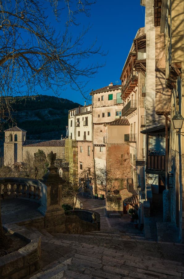 Typische straten en gebouwen van de beroemde stad van Cuenca in su royalty-vrije stock foto Typische straten en gebouwen van de beroemde stad van Cuenca in su royalty-vrije stock foto
