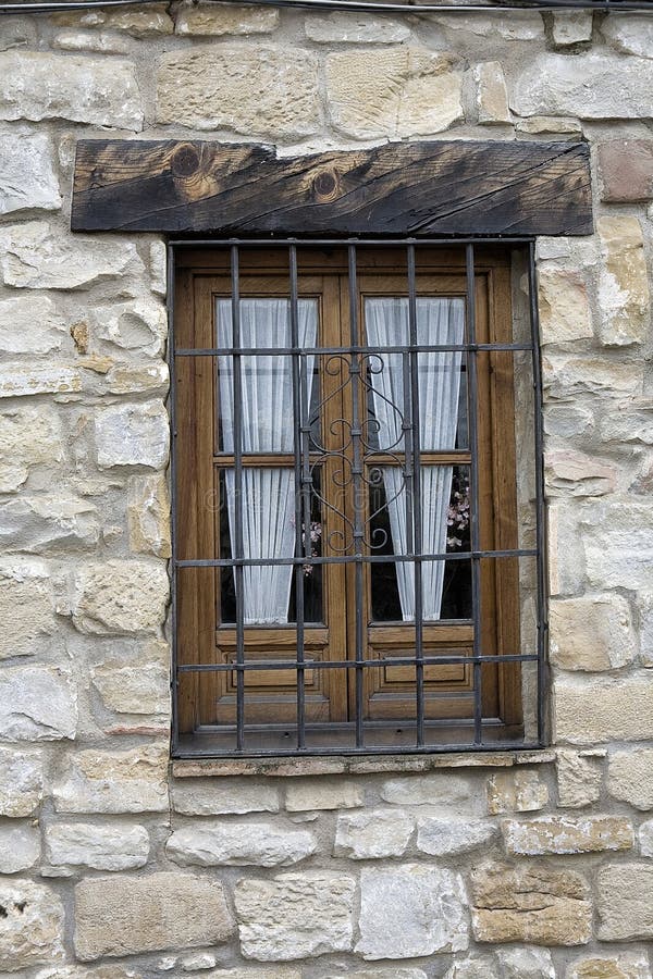 Typisk Andalusian fönster i ett traditionellt hus av Ubeda royaltyfri fotografi Typisk Andalusian fönster i ett traditionellt hus av Ubeda royaltyfri fotografi