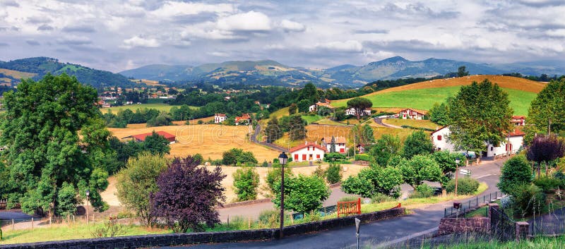Typowy krajobraz w pays basque, Francja